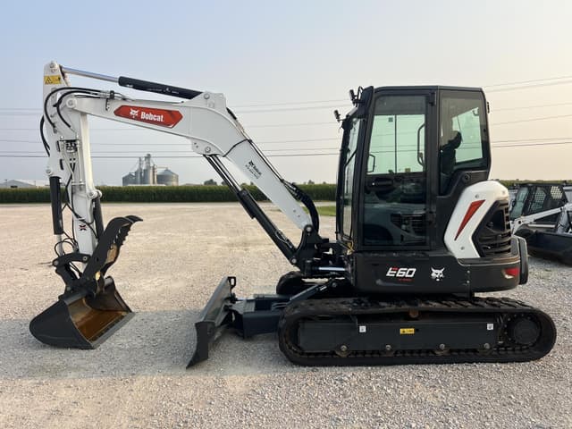Image of Bobcat E60 equipment image 3