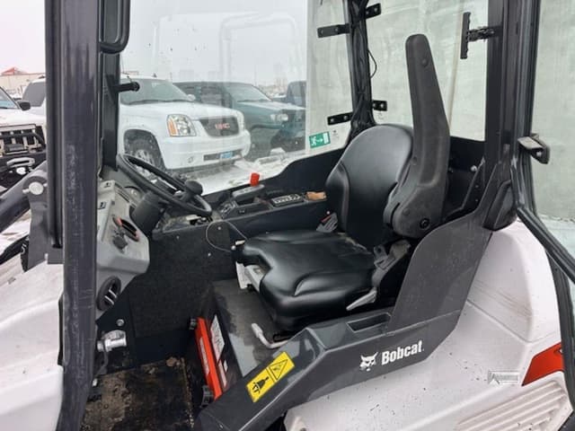 Image of Bobcat L28 equipment image 3
