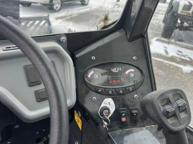 Image of Bobcat L28 equipment image 4