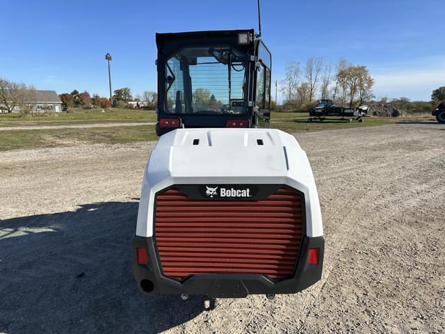 Image of Bobcat L35 equipment image 2