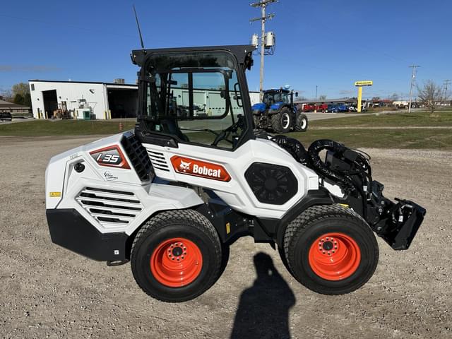 Image of Bobcat L35 equipment image 1