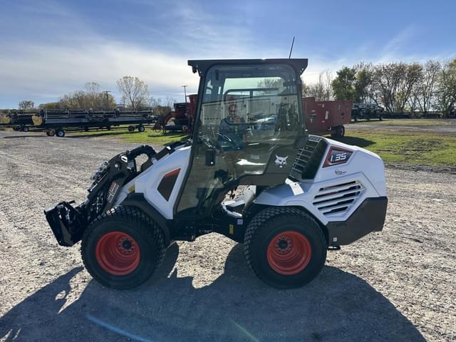 Image of Bobcat L35 equipment image 4