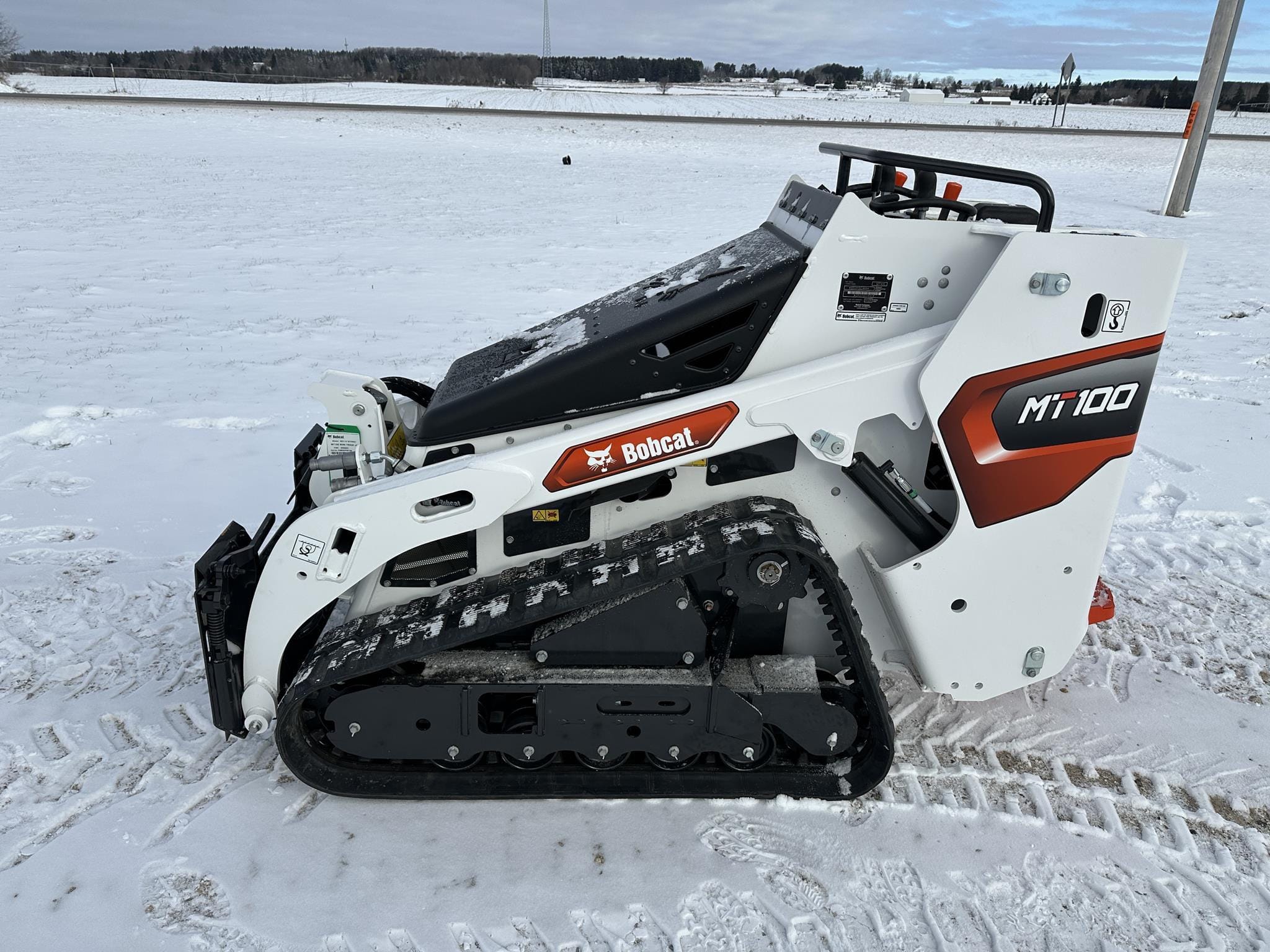 2025 Bobcat MT100 Equipment Image0