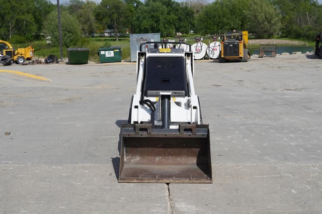 Image of Bobcat MT100 equipment image 2