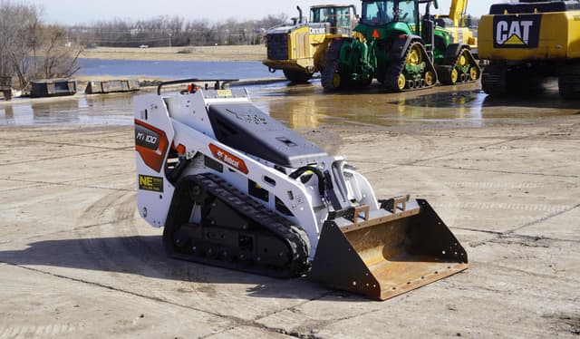 Image of Bobcat MT100 equipment image 4