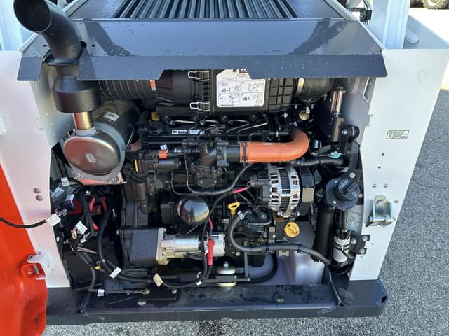 Image of Bobcat S590 equipment image 4