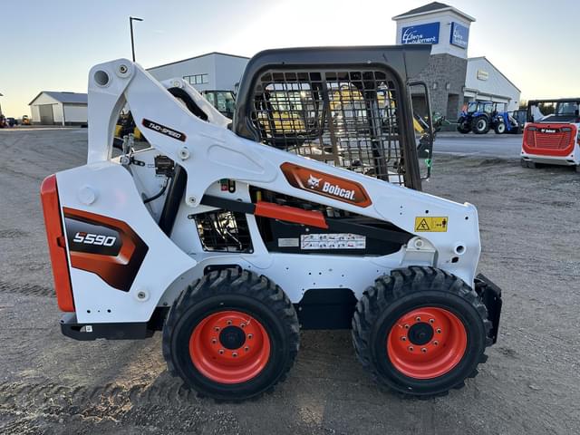 Image of Bobcat S590 equipment image 1