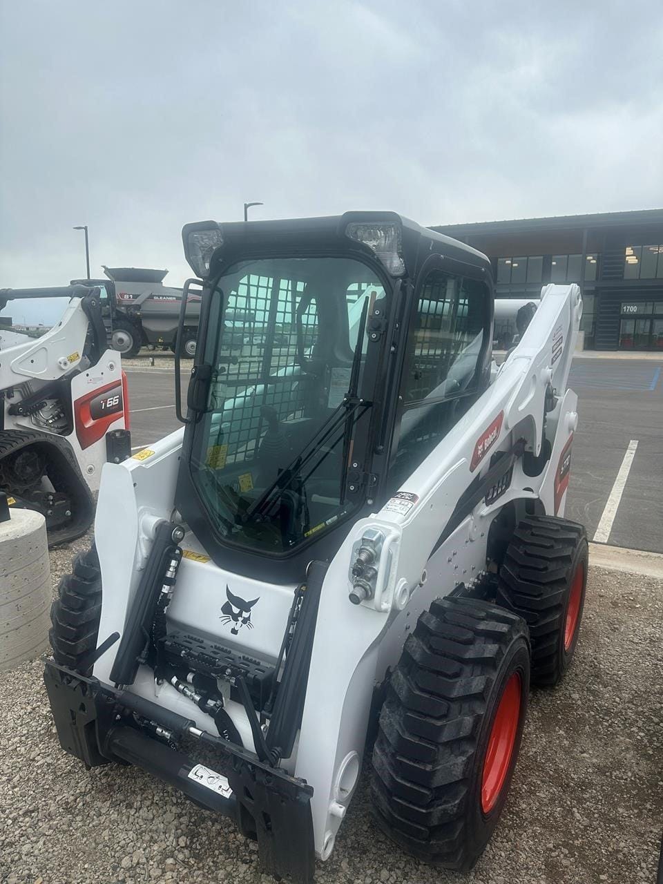 2025 Bobcat S770 Equipment Image0