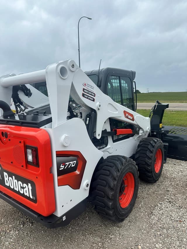 Image of Bobcat S770 equipment image 2