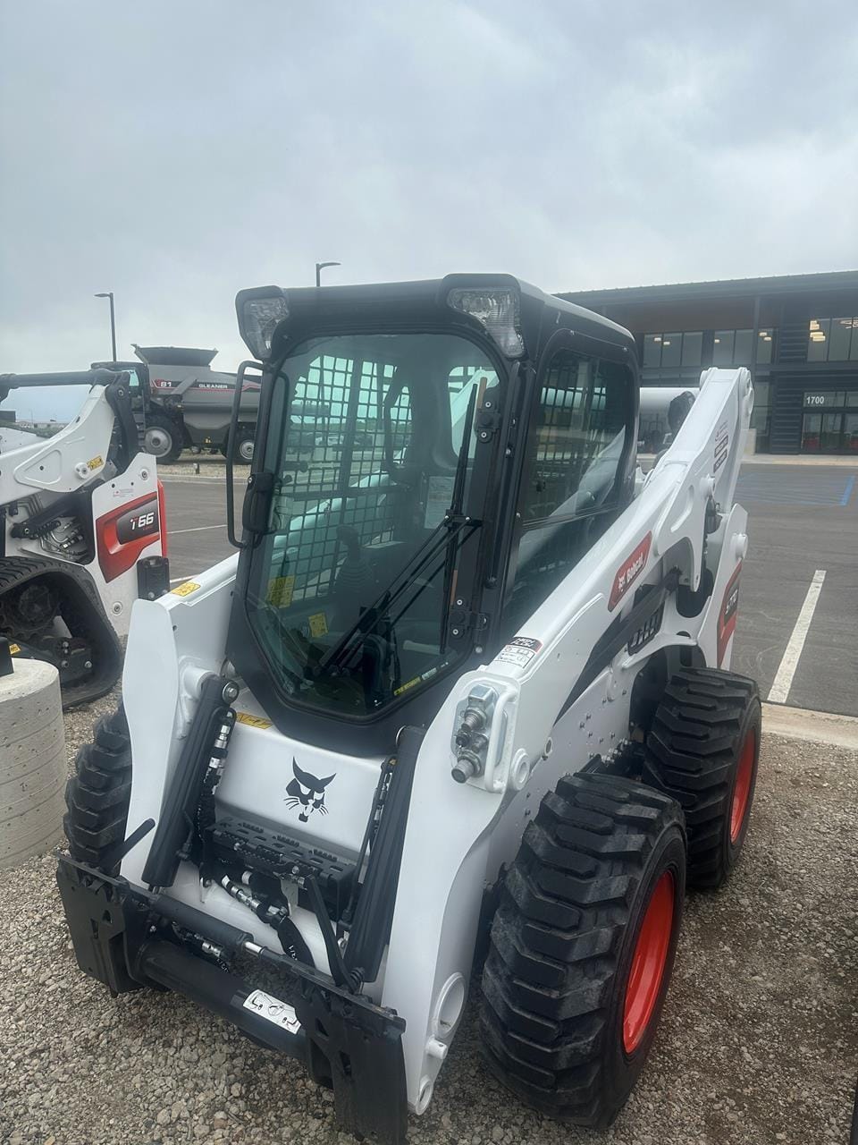 2025 Bobcat S770 Equipment Image0