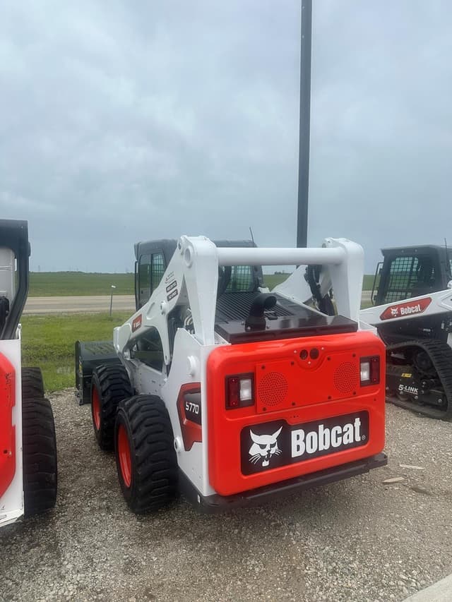 Image of Bobcat S770 equipment image 4