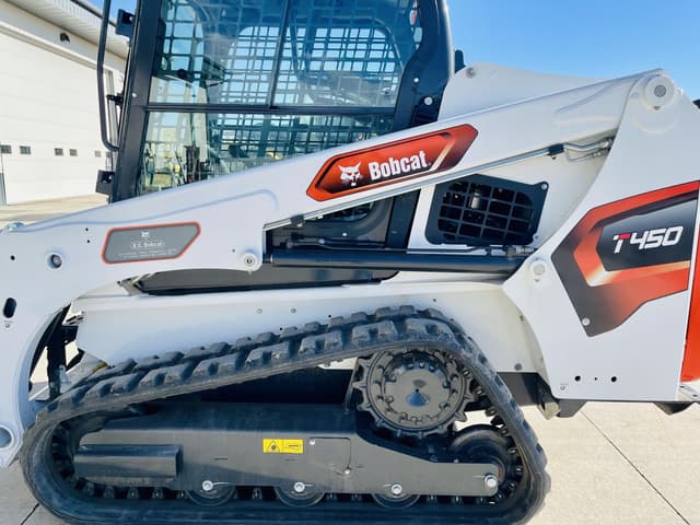 Image of Bobcat T450 equipment image 1