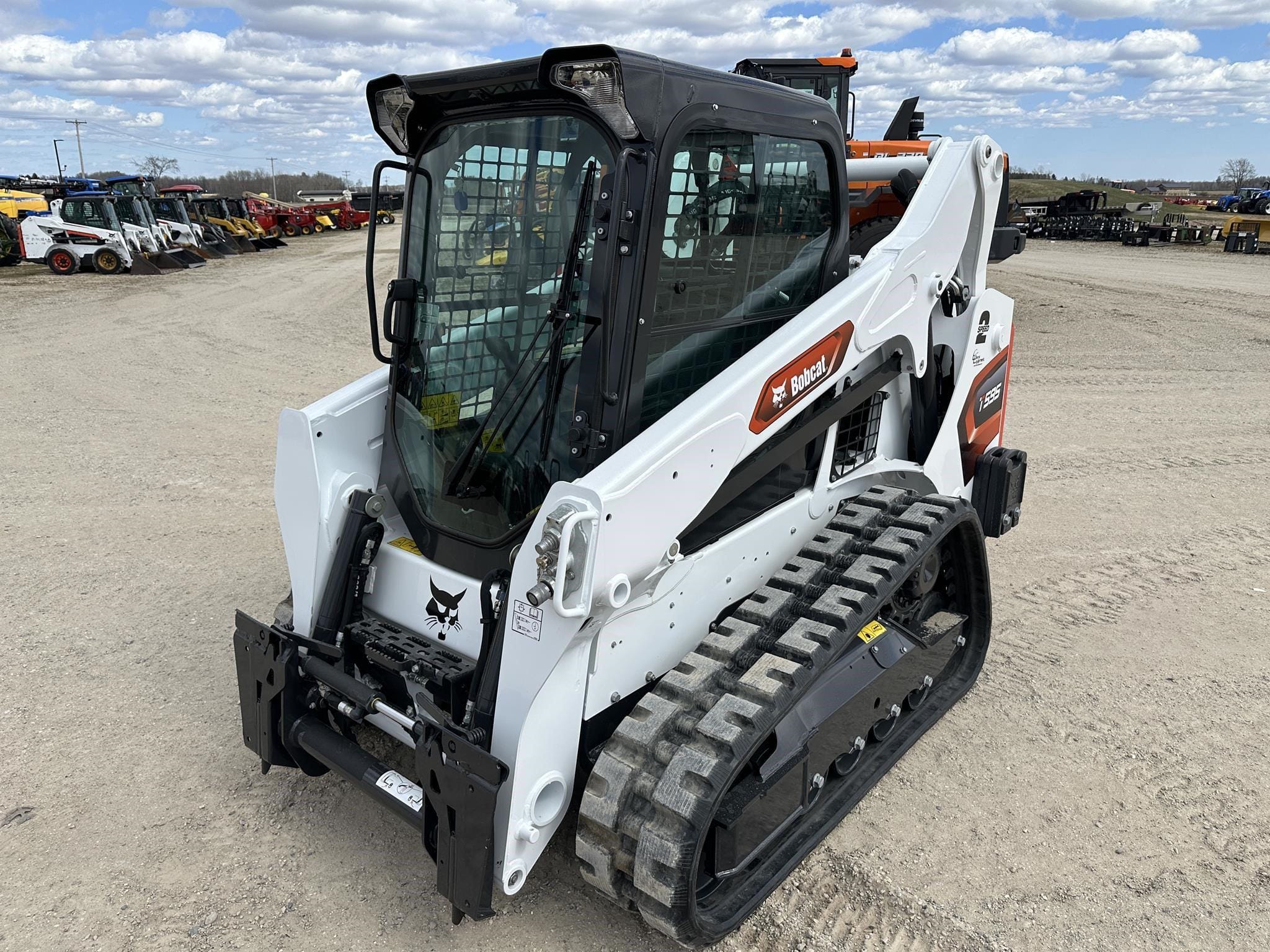 Main image Bobcat T595