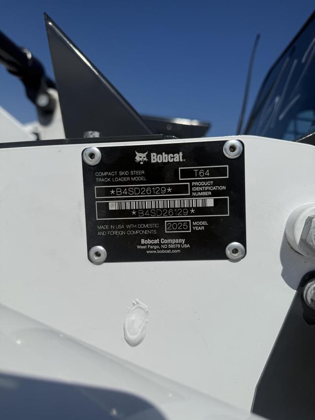 Image of Bobcat T64 equipment image 4