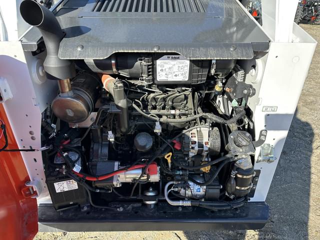 Image of Bobcat T650 equipment image 4