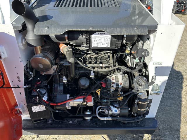 Image of Bobcat T650 equipment image 4