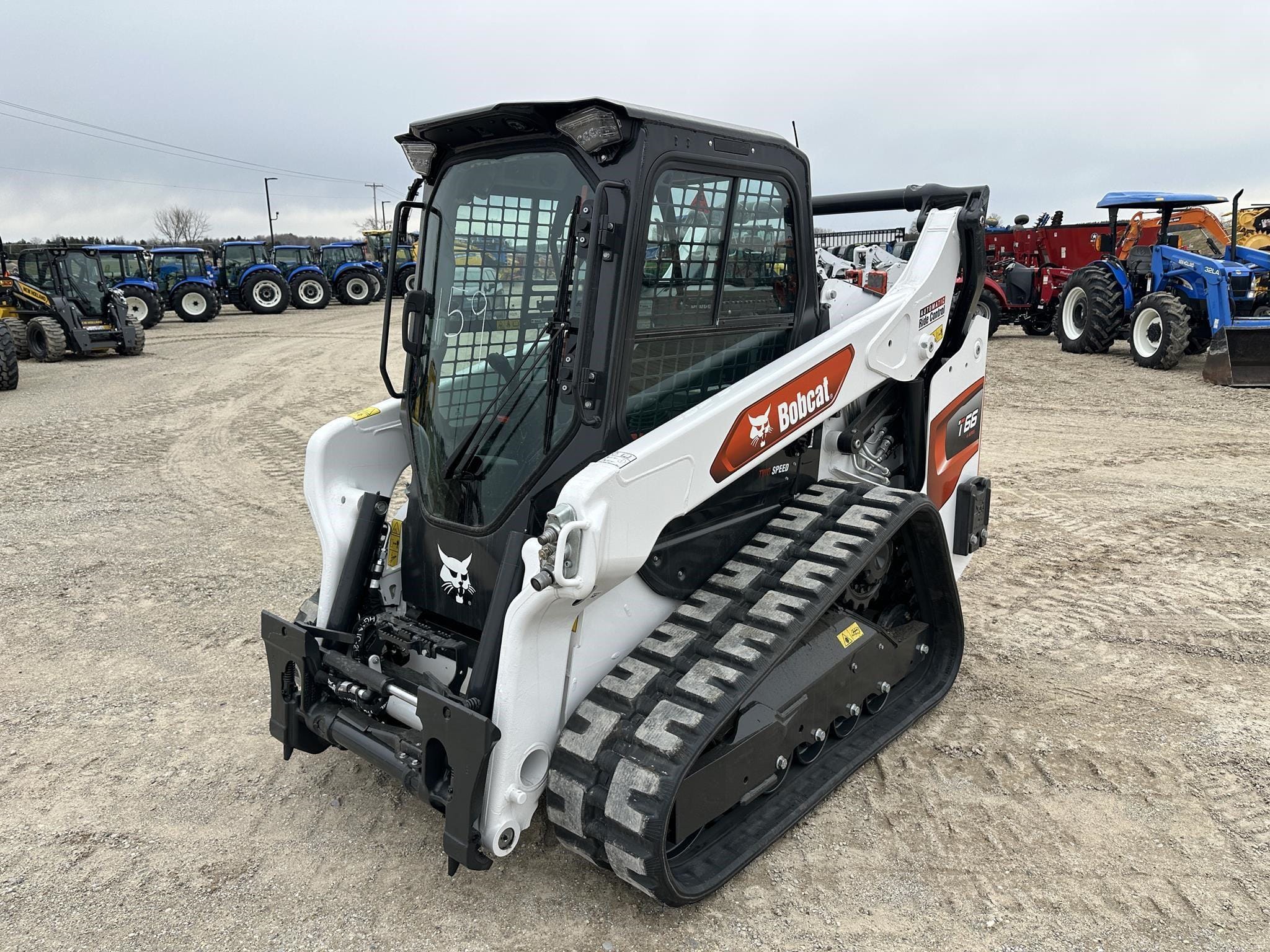 Main image Bobcat T66