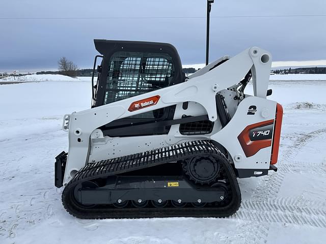 Image of Bobcat T740 equipment image 1