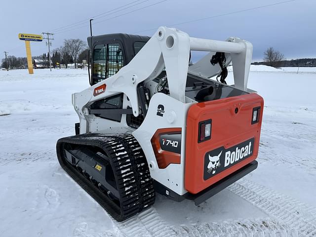 Image of Bobcat T740 equipment image 2