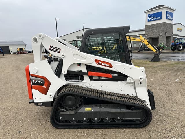 Image of Bobcat T740 equipment image 1