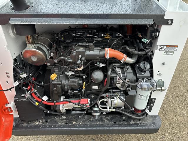 Image of Bobcat T740 equipment image 4