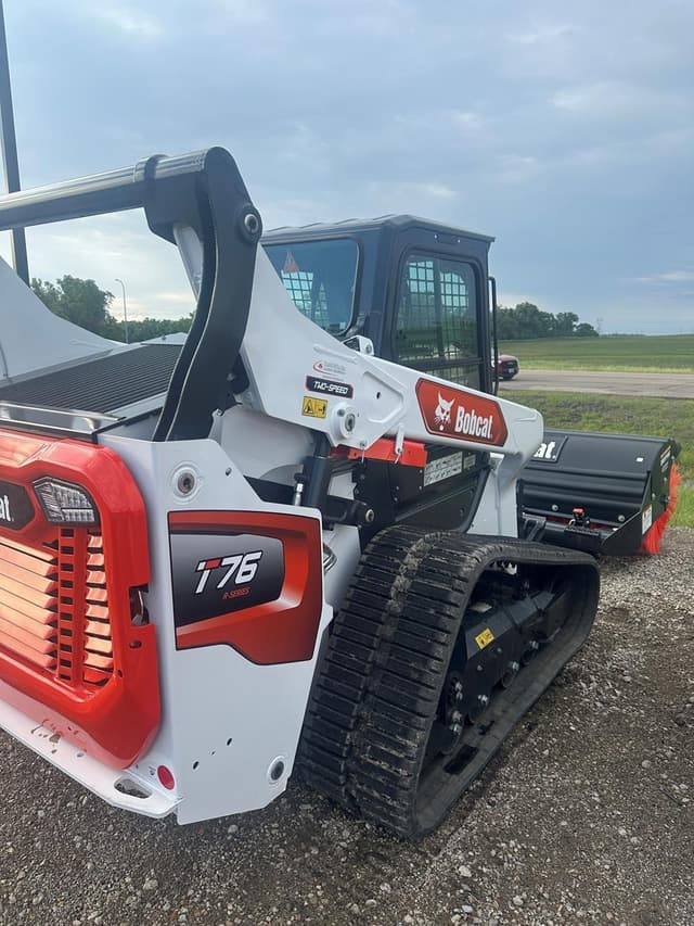 Image of Bobcat T76 equipment image 4