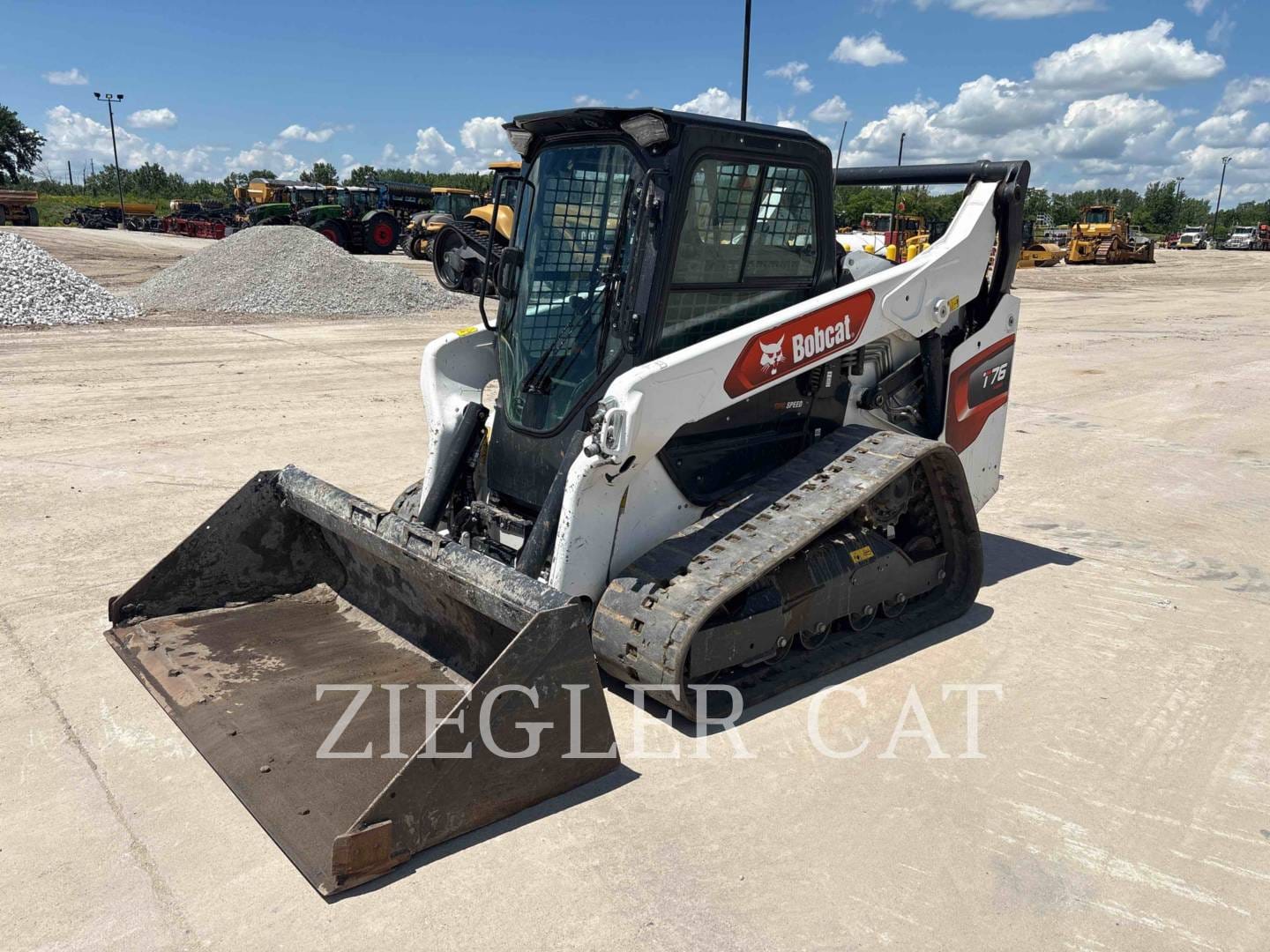 2025 Bobcat T76 Equipment Image0