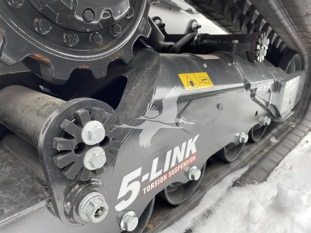 Image of Bobcat T76 equipment image 4
