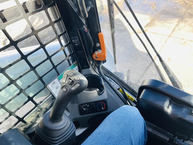 Image of Bobcat T770 equipment image 4