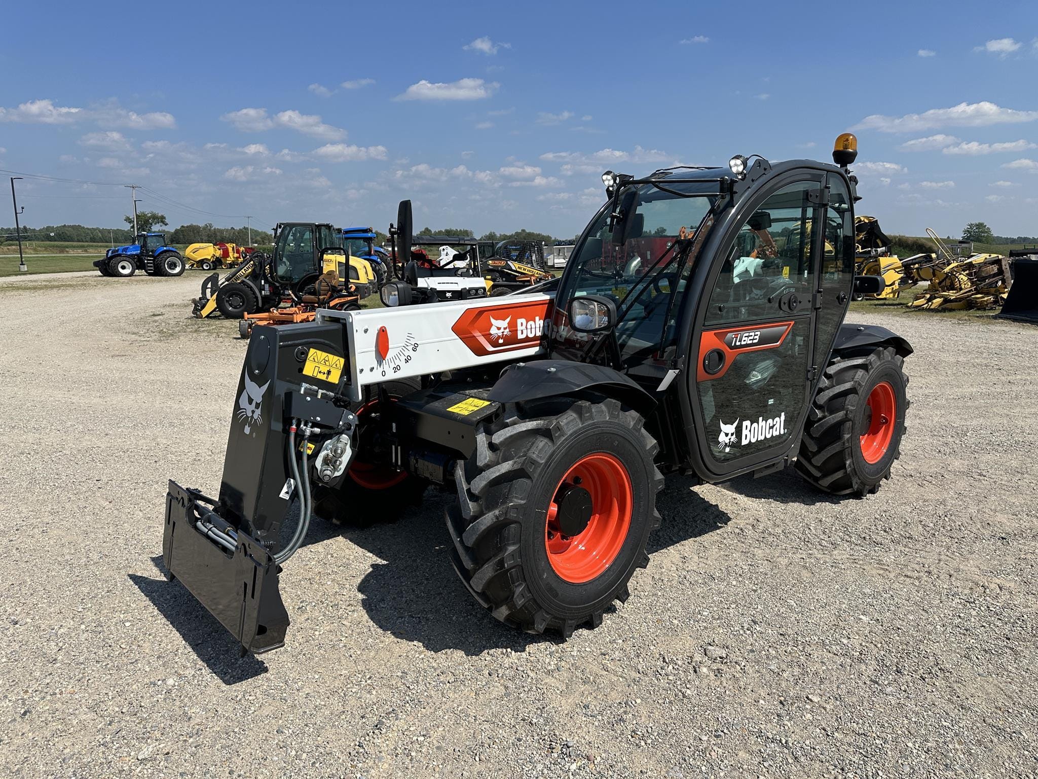 2025 Bobcat TL623 Equipment Image0