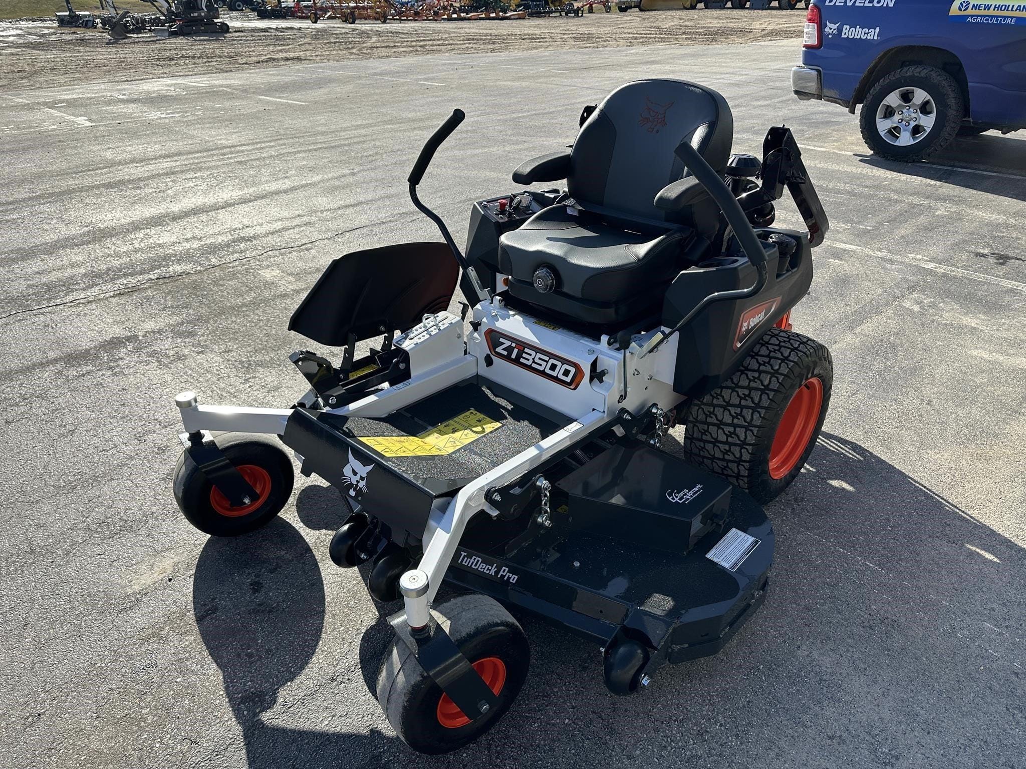 2025 Bobcat ZT3500 Equipment Image0