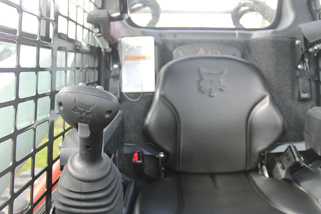 Image of Bobcat T650 equipment image 4