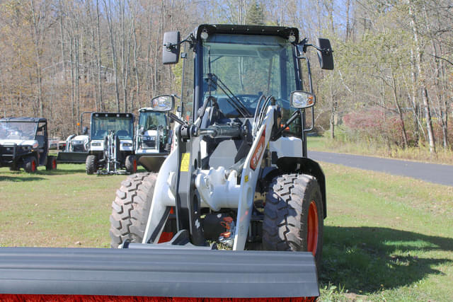 Image of Bobcat L65 equipment image 2