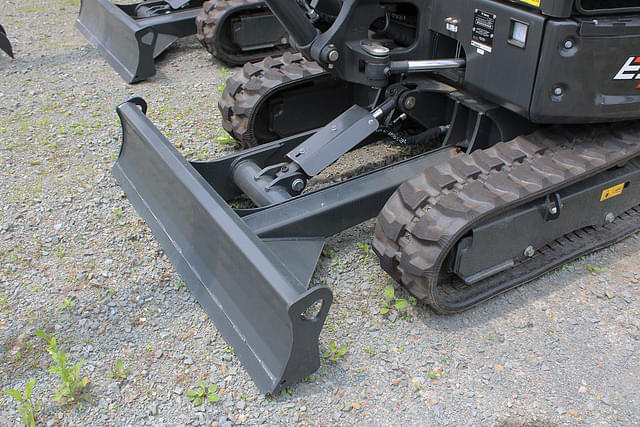 Image of Bobcat E32 equipment image 2