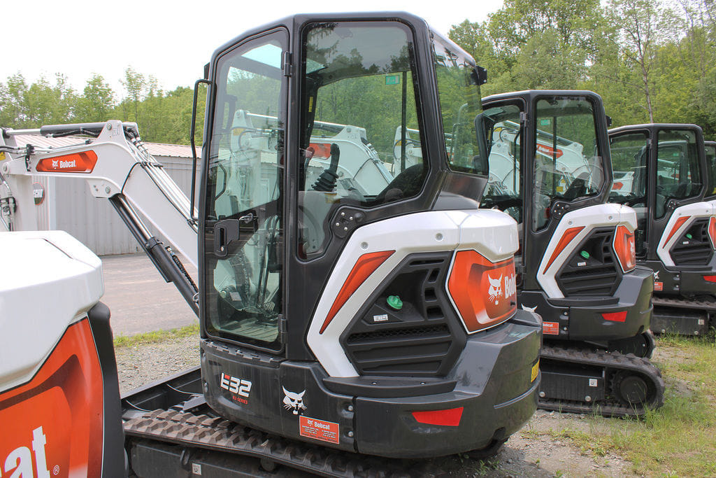 2025 Bobcat E32 Equipment Image0