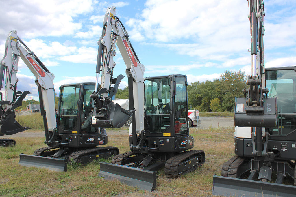 2025 Bobcat E35 Equipment Image0