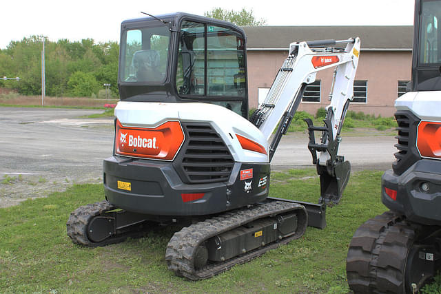 Image of Bobcat E35 equipment image 1