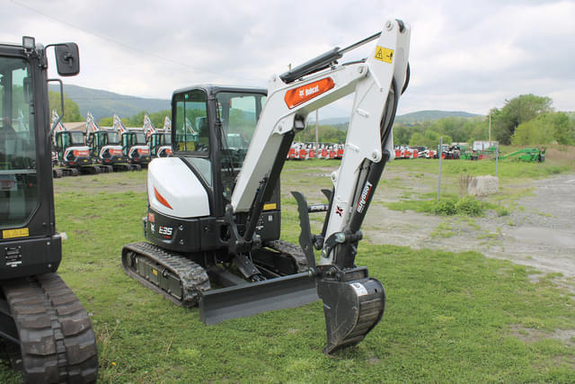 Image of Bobcat E35 equipment image 2