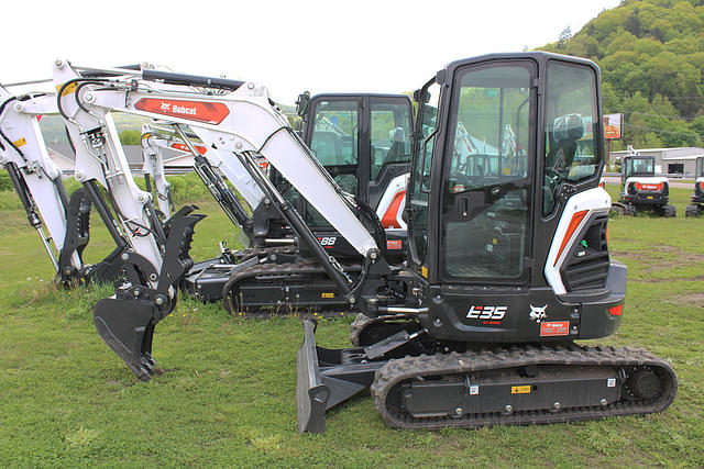 Image of Bobcat E35 equipment image 3