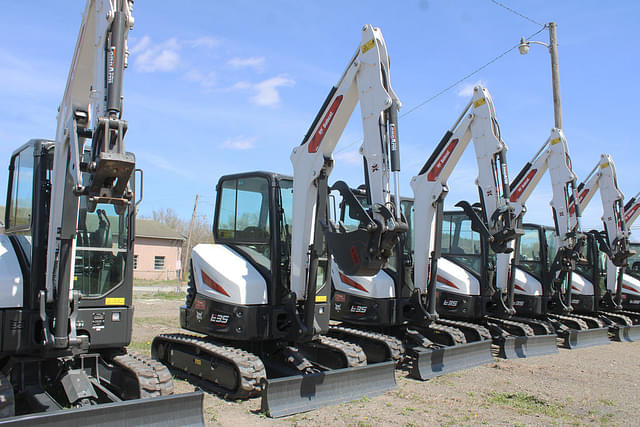 Image of Bobcat E35 equipment image 2