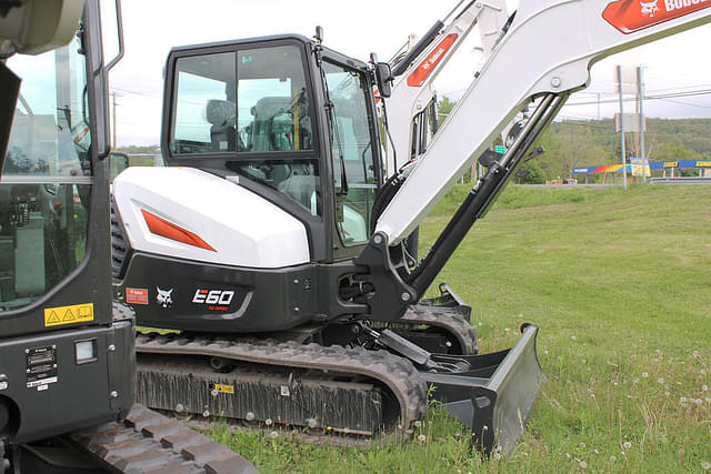 Image of Bobcat E60 equipment image 3