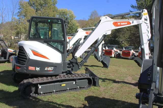 Image of Bobcat E60 equipment image 3