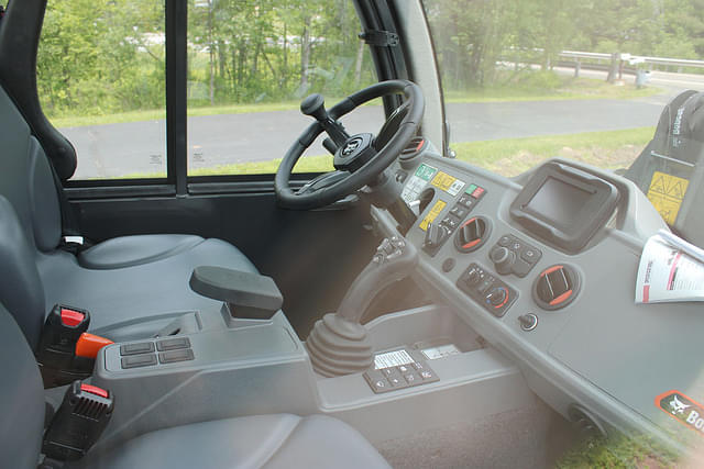 Image of Bobcat UW56 equipment image 1