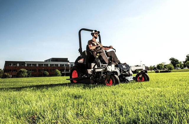 Image of Bobcat ZT7000 equipment image 4