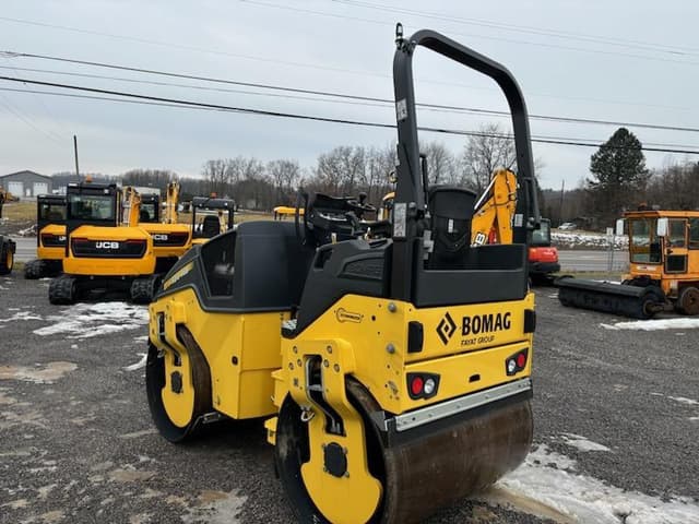 Image of Bomag BW138AD-5 equipment image 2