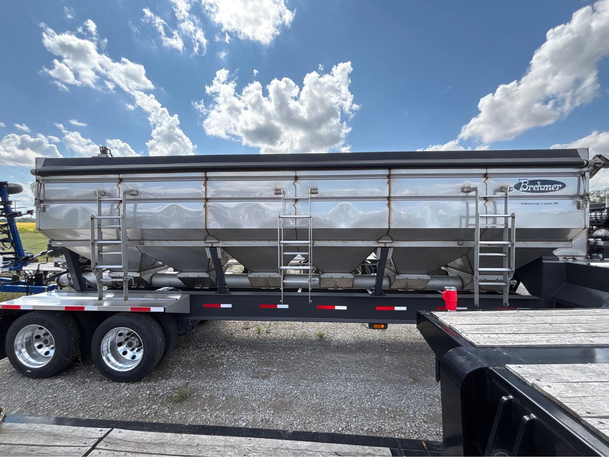 2025 Brehmer Fertilizer Tender Equipment Image0