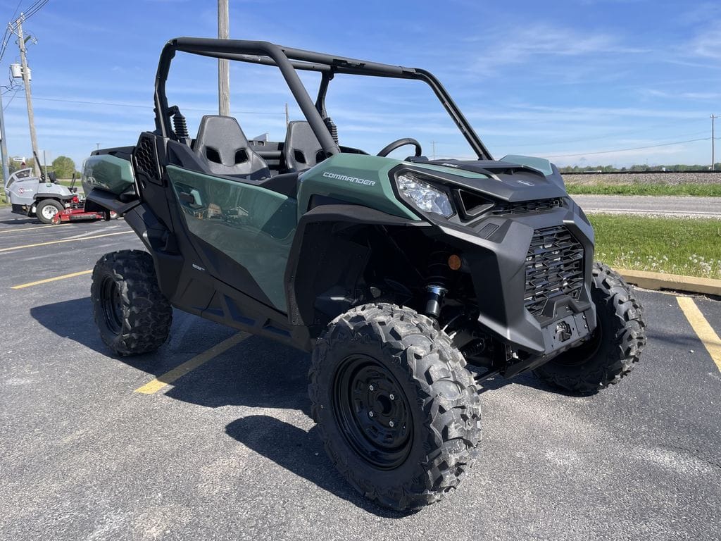 2025 Can-Am Commander 700 Equipment Image0