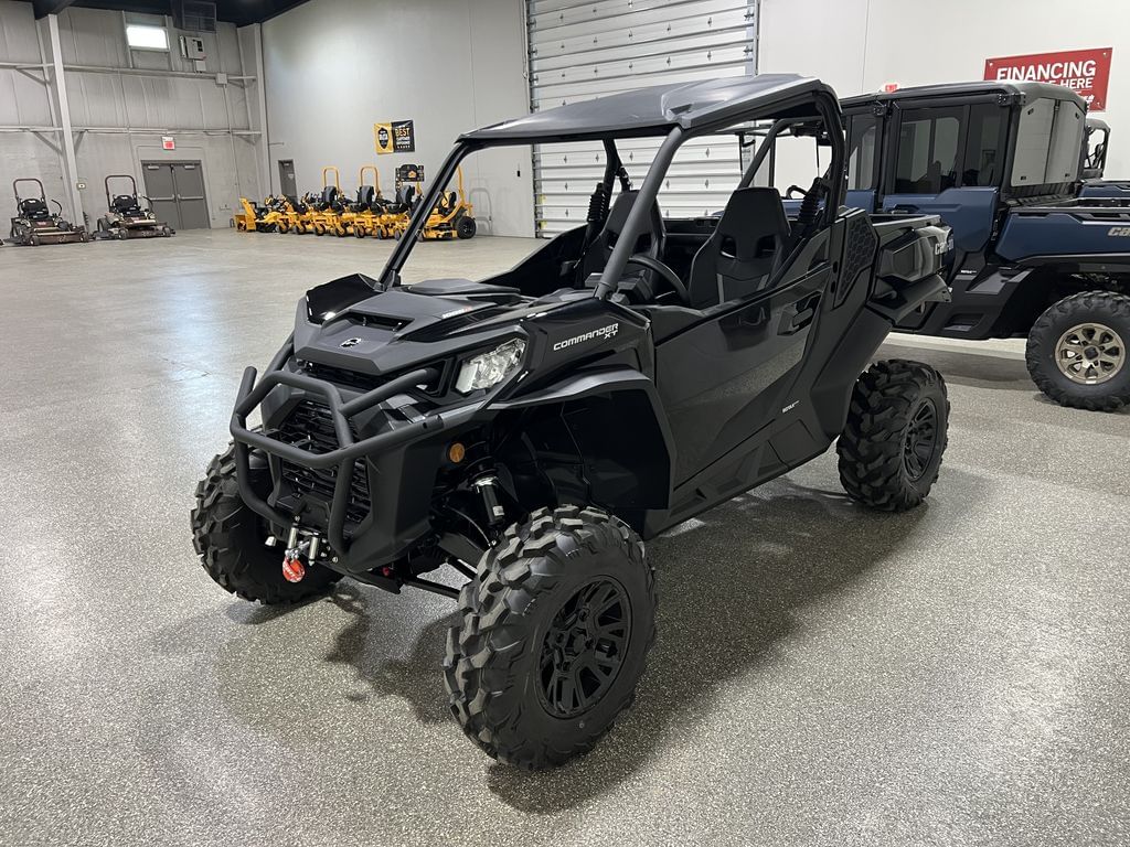 2025 Can-Am Commander 1000R XT Equipment Image0