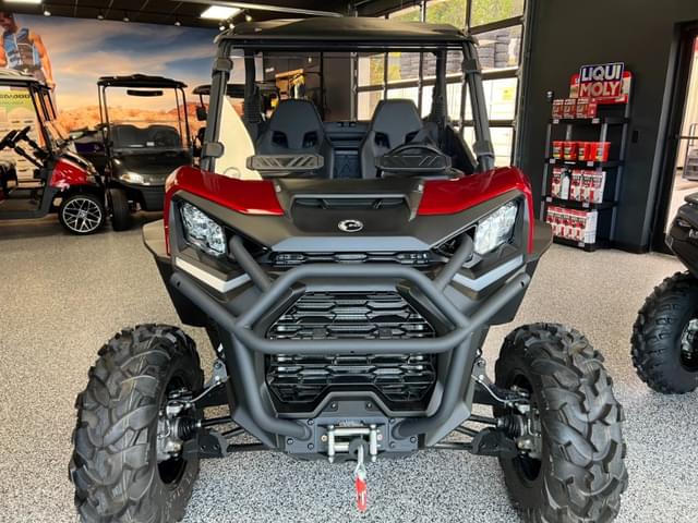 Image of Can-Am Commander XT  equipment image 2