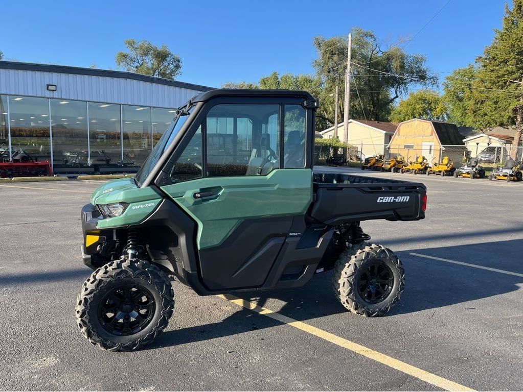 2026 Can-Am Defender DPS HD9 Equipment Image0